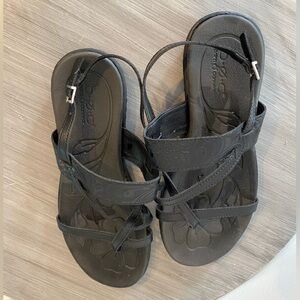 B O C SANDAL WITH DETAIL